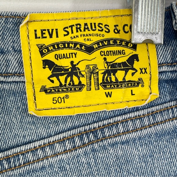 Levi's 501 Peanuts Denim Shorts Size 25 Snoopy Woodstock Button Fly Yellow Tab - Picture 7 of 11